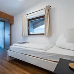 Gretl By We Rent * Τσελ αμ Ζέε